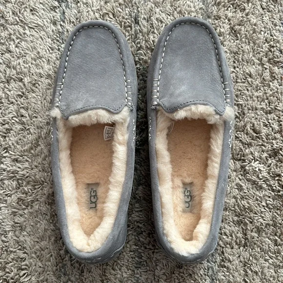 NWT UGG Ansley moccasin slippers light grey - Picture 9 of 15